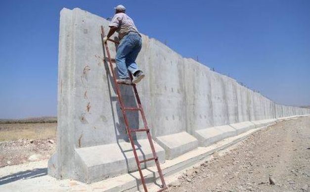 الجدار-الفاصل-بين-تركيا-وسوريا